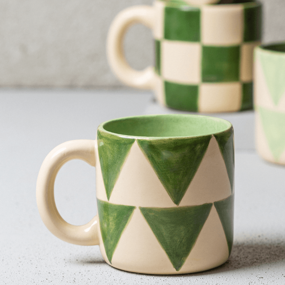 Caneca-bandeirinhas-verde-negativo