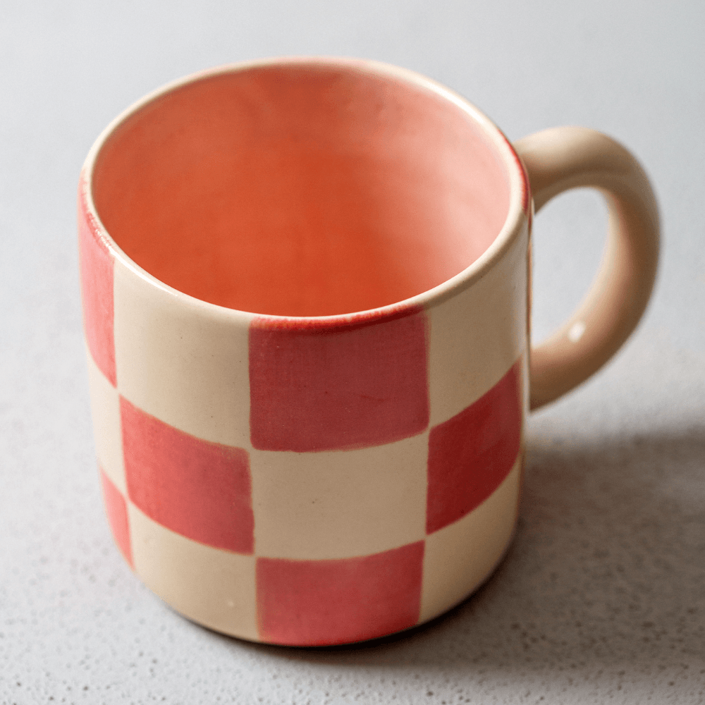 caneca-quadriculada-rosa-negativo