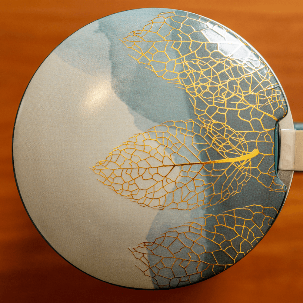 Caneca-de-Porcelana-com-Infusor-Folhas-Douradas-Verde-2--1-