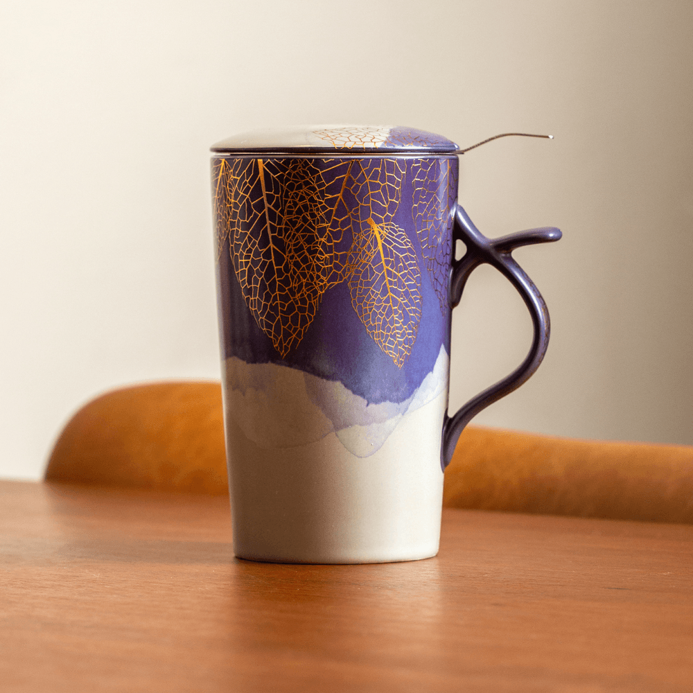 Caneca-de-Porcelana-com-Infusor-Folhas-Douradas-Roxa-vitrine