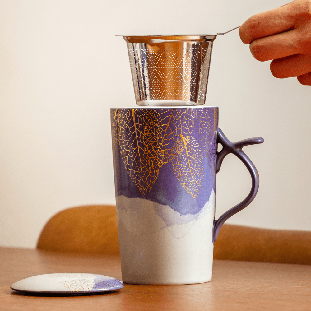 Caneca-de-Porcelana-com-Infusor-Folhas-Douradas-Roxa-verso
