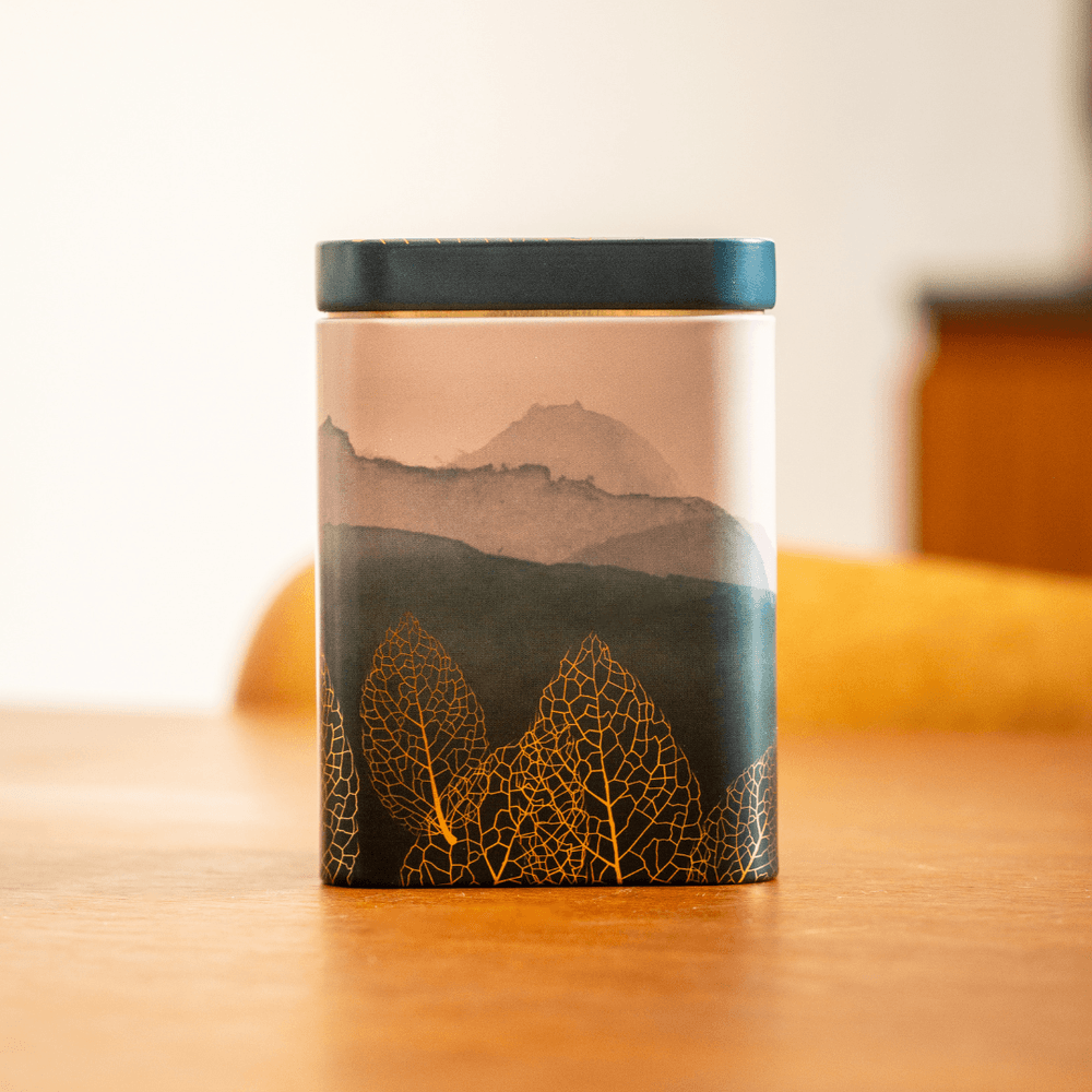 Lata-Folhas-Douradas-Verde-vitrine