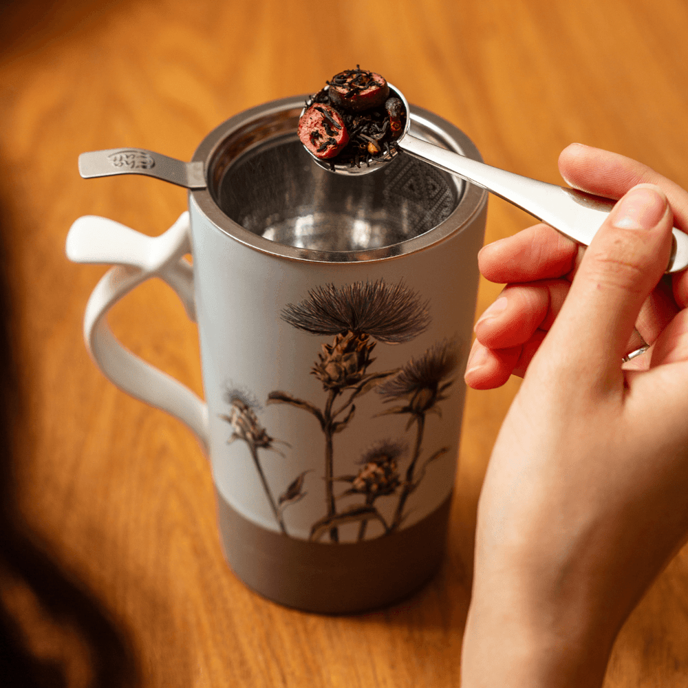 Caneca-de-Procelana-com-Infusor-Cardo-Azul-2--1-